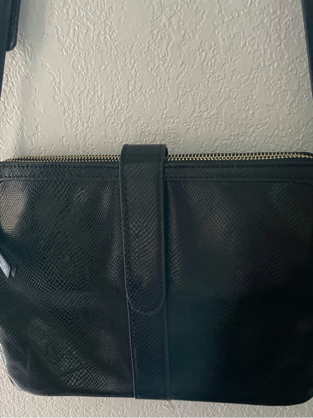 BLACK PURSE WITH 3 POCKETS (SHOULDER OR CROSSBODY)